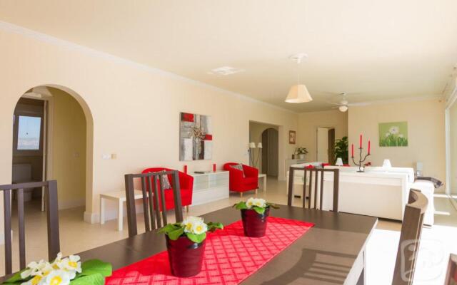 Abahana Villas La Corona