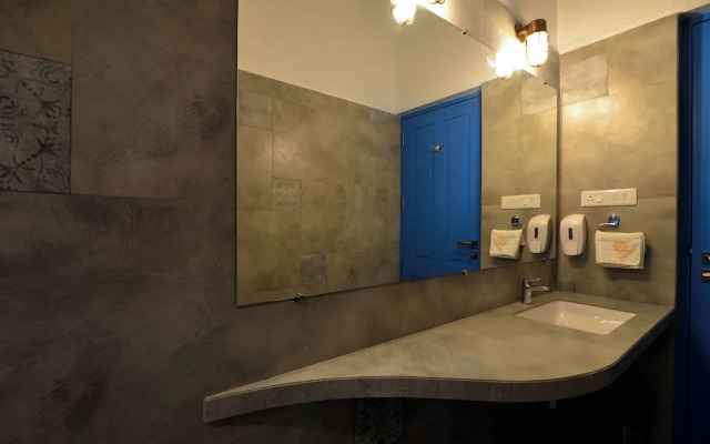 1517 Greek House By Kaz Stays