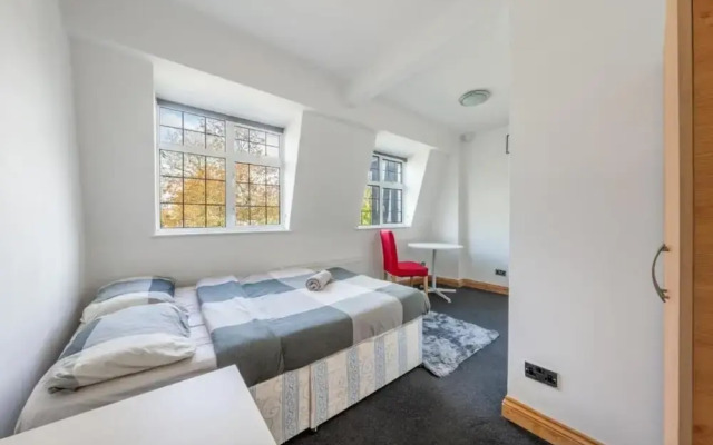 Tranquil and Lovely 5 bed House in Barnet