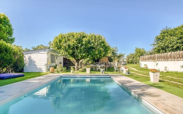 Comfortable Holiday Home in Roanne With Swimming Pool