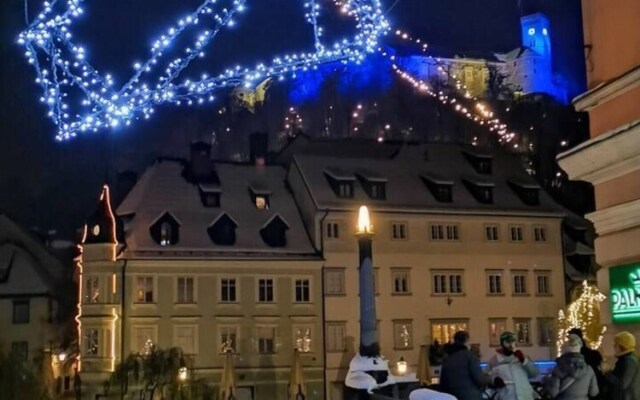 Ljubljana Riverbank Apartment in City Centre!