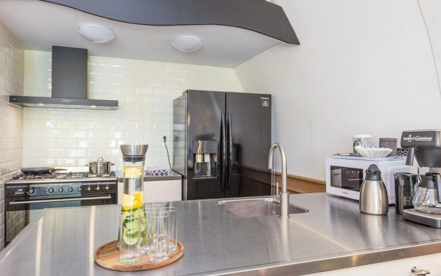 Beautiful House With Sandy Beach, Near Giethoorn