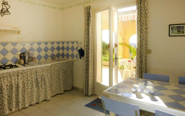 Holiday Cottage With Private Terrace, Bellegarde