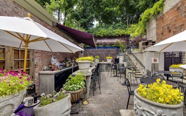 Global Luxury Suites at Monroe