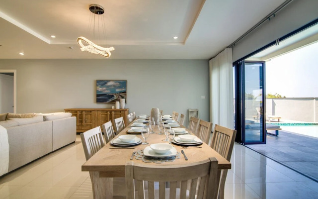 Luxury Oceanfront Villa Fully Staffed Pool Jacuzzi Movie Theatre