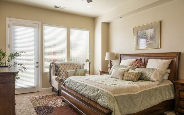 Sun-e-scape 3 Bedroom Apts by RedAwning