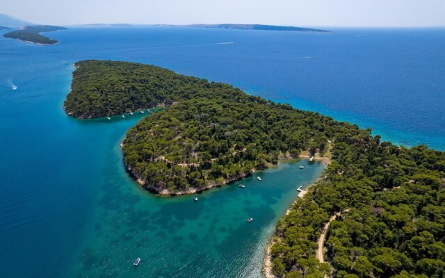 Awesome Home in Rab With Jacuzzi, Wifi and 1 Bedrooms