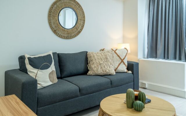 Russell Sq Suite 2 Bed Apartment