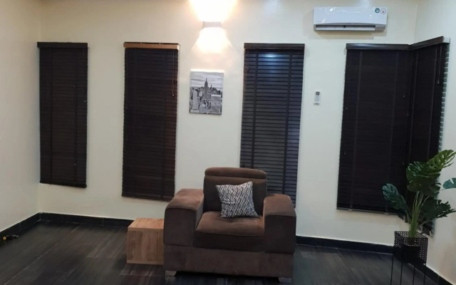 DELIGHTFUL ! 3 BEDROOM TERRACE DUPLEX EN-SUITE LEKKI AIRCON WiFi