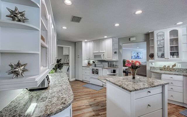 Azure Paradise on the Canal