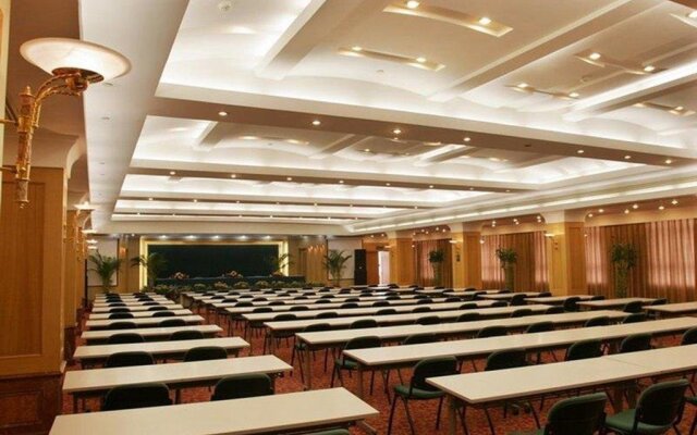 Linyi Taoranju Hotel