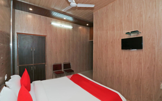 OYO 24700 Hotel Mahalaxmi Palace