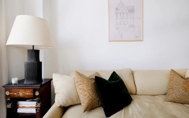 Bright and Modern One Bed in Central London