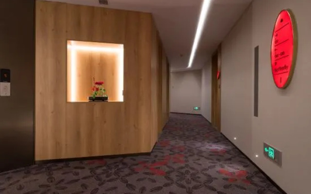 Aijudie Design Hotel (Haicheng Railway Station Darunfa)