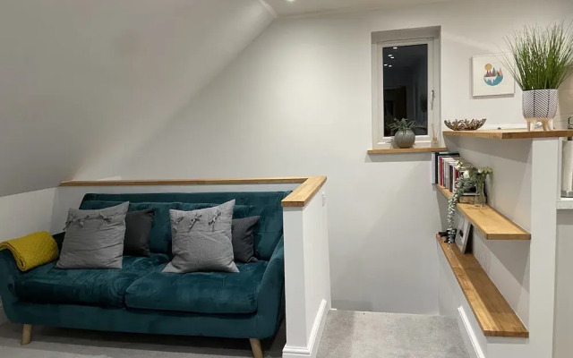 5 Star Unique Luxury Detached Apartment in Windsor