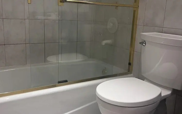 Chic 2BR Suite Vancouver West Downtown