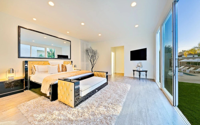 Beverly Hills Luxury Modern Palace