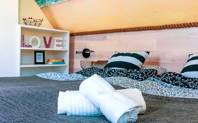 Seaview House with fireplace