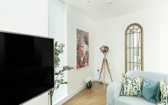 Price & Weeks - Winchester Suite (with Parking)