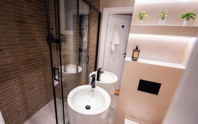 Sakura - One Bedroom Apartment - Next to Victoria Avenue and Cismigiu Park