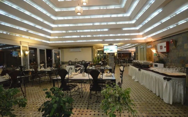 Hotel Pyramides