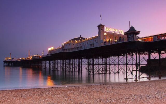 Central 2 Bedroom Flat Close To Seafront