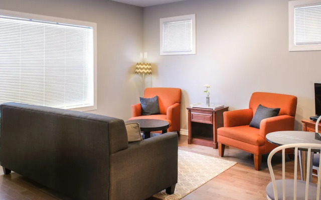 Moncton Suites - 267 Universite Ave