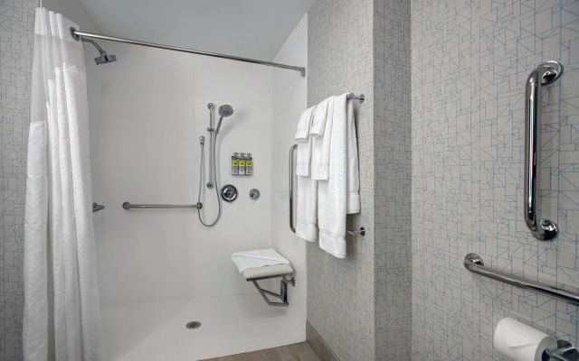 Holiday Inn Express Milwaukee Downtown by IHG