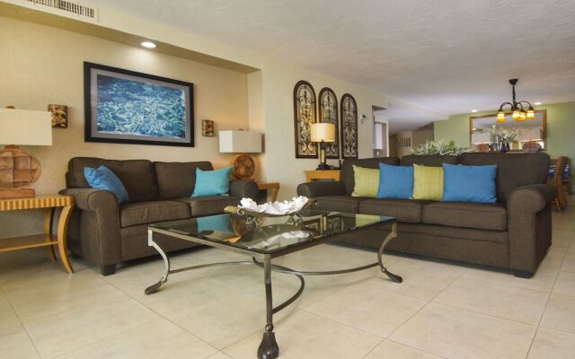 El Cantil Condominiums