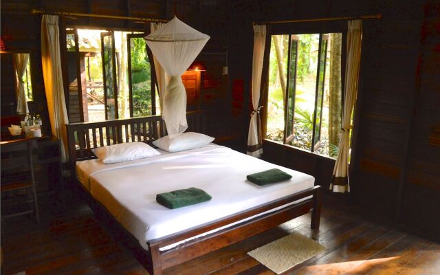 Khao Sok Riverside Cottage