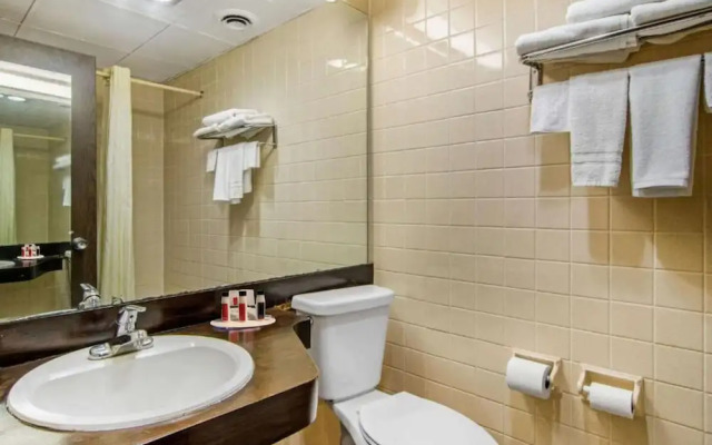 Forsyth Inn & Suites