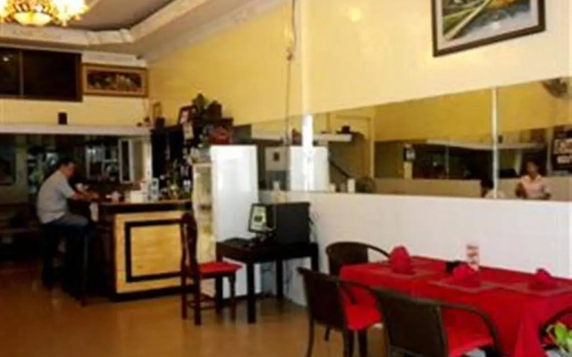 Golden Boat Guesthouse