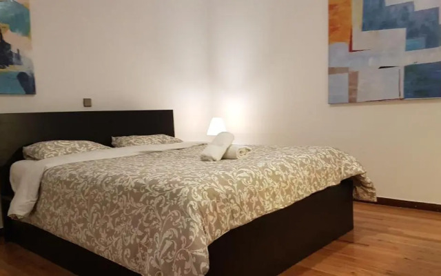 Teal Apartment - Athens Center, 4 BD, 2 BATH