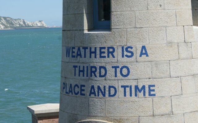 10 to12 Folkestone Bed  Breakfast