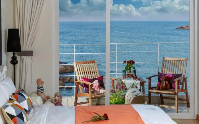 Castles Pebble Beach Pension