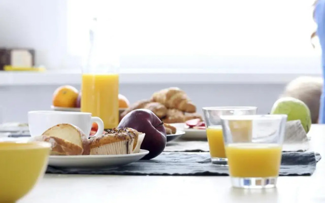 Отель Mermoz Paris Le Bourget