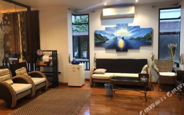 Pattaya Downtown 5 Bedrooms Pool Villa