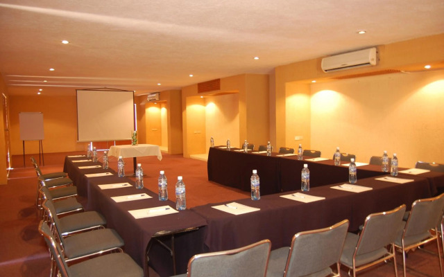 Los Patios Hotel