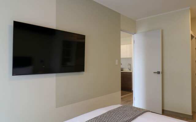 w Spectacular 2BR in the Heart of Miraflores