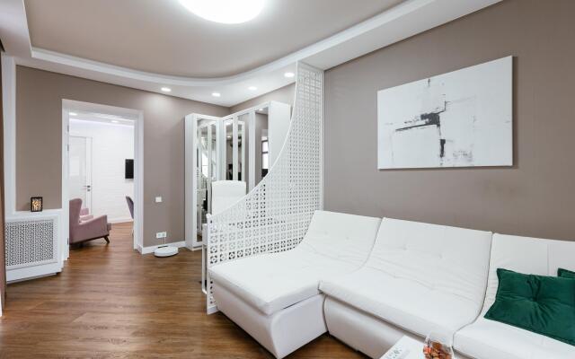 Room Tour (Рум Тур)  на улице Республики 8