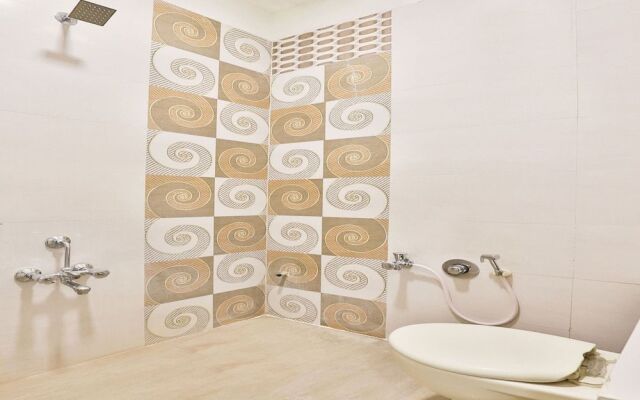 OYO Collection O 11610 Hotel Shreenath