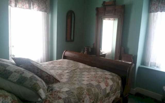 Gold Hill Hotel