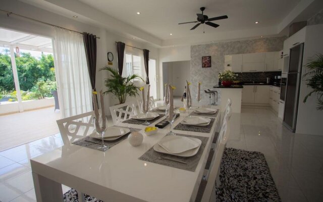 Blissful Tropical Stay at SeaLaVie Villa