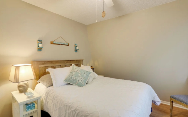 Seminole Townhome: Easy Access to Beaches!