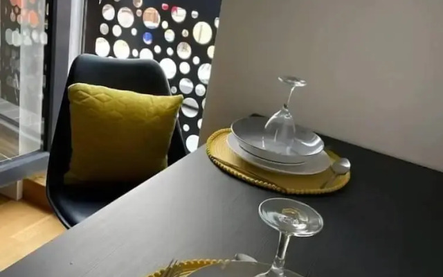 City Centre Duplex Sleeps 4 H1