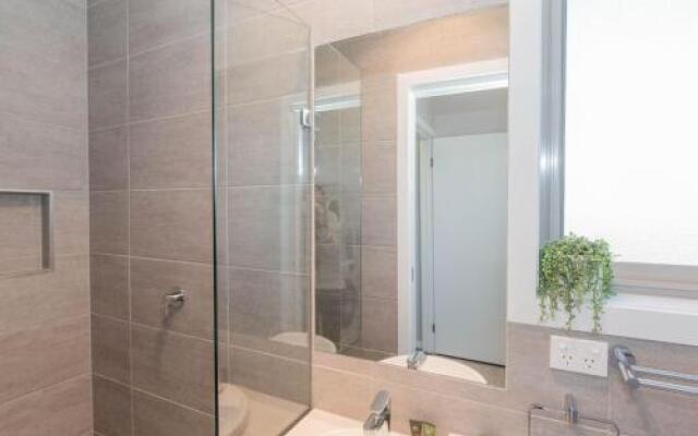 43A Twynam Street - Snowfall