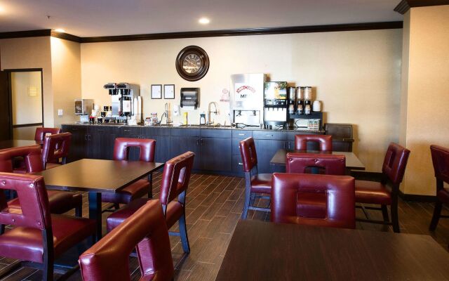 Red Roof Inn & Suites Omaha - Council Bluffs