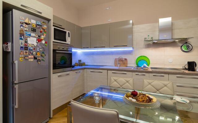 Elegant Flat at Municipio by Napoliapartments