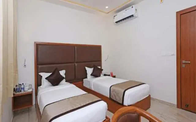 Capital O 10148 Hotel Paras Royale By Arn Group