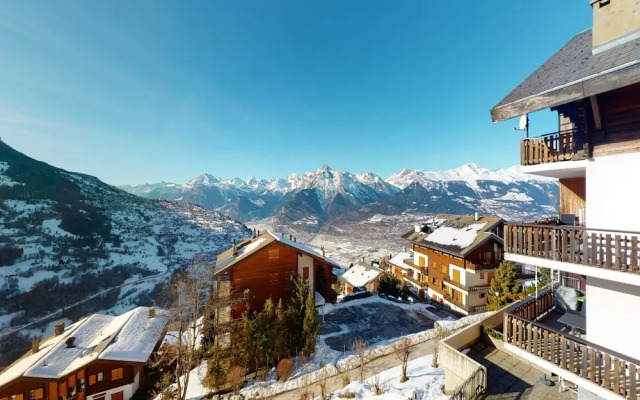 Apartment With Front Balcony